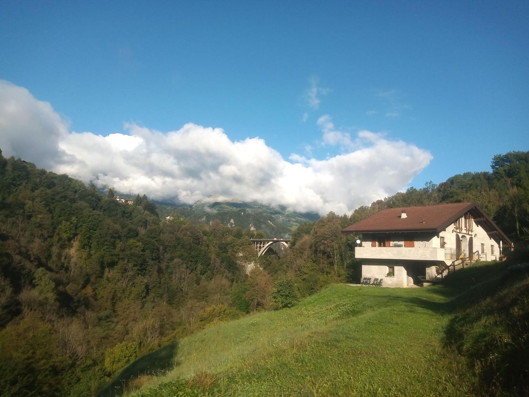 Agriturismo Cascina Cornella Cremeno Bagian luar foto