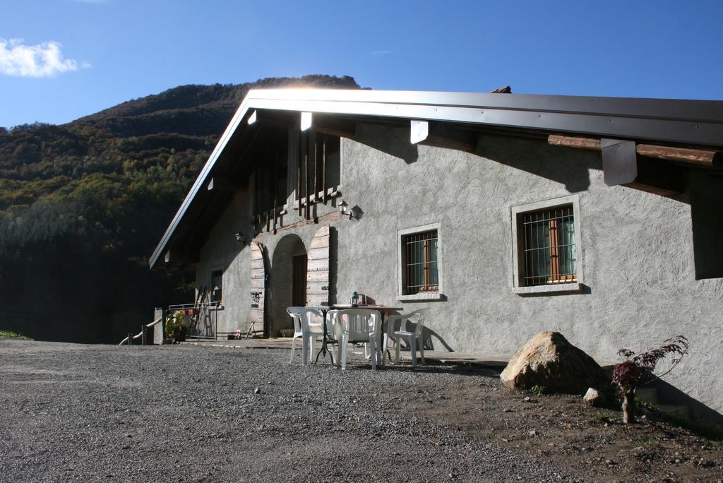 Agriturismo Cascina Cornella Cremeno Bagian luar foto